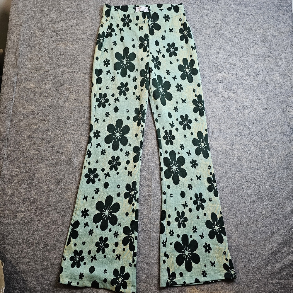 Urban Outfitters Size M Bryn Groovy Floral Pull-On Flare Pant Seafoam Green GUC